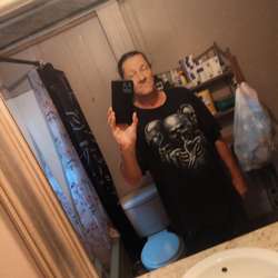 Lonelyone69's Chat & Dating Profile